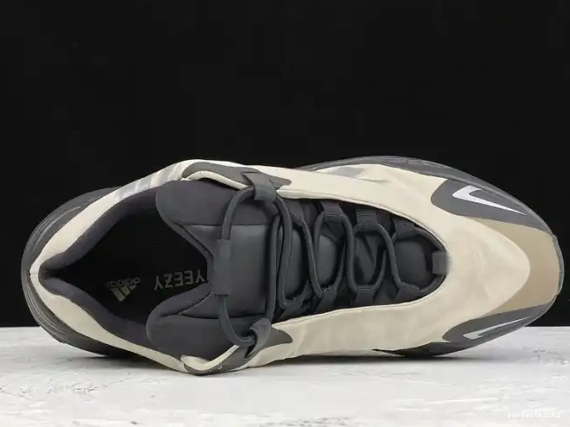 Adidas 700 Bone Yeezy FY3729 Boost MNVN 0528